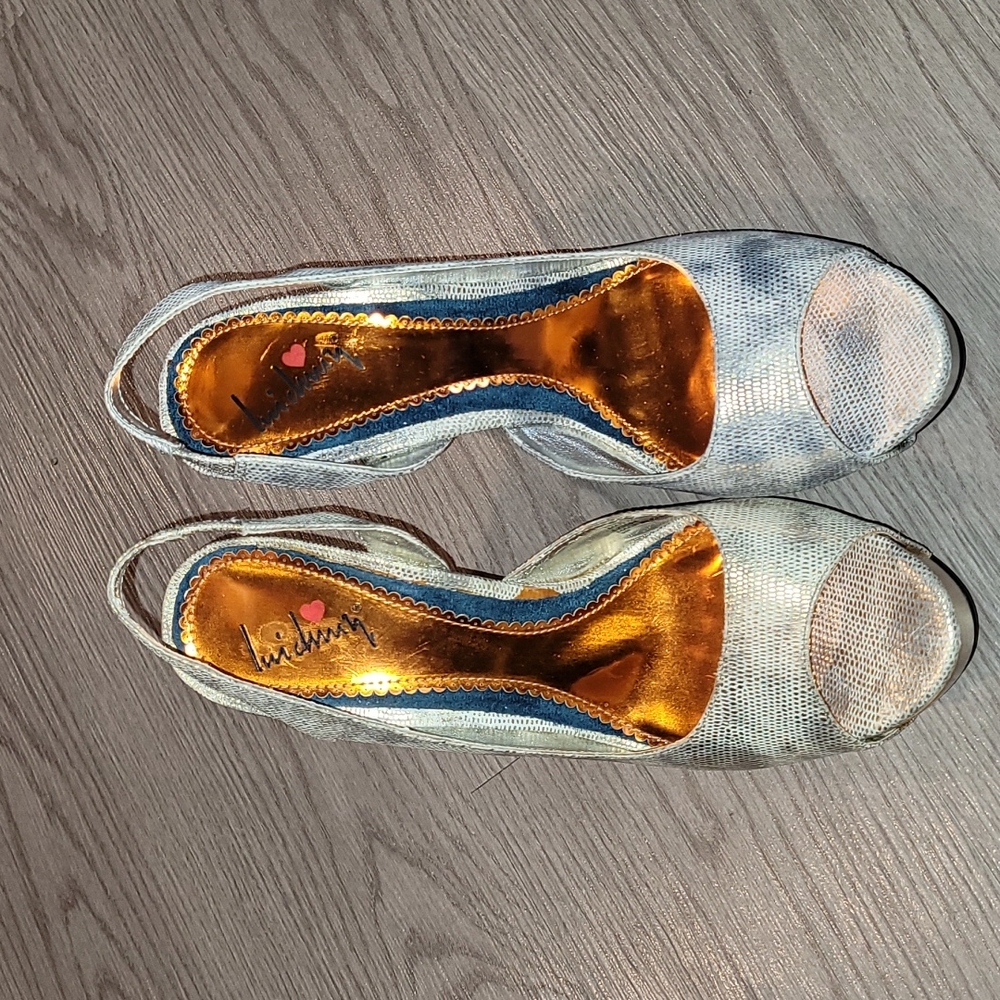 NWOT LuiChiny womens size 9B